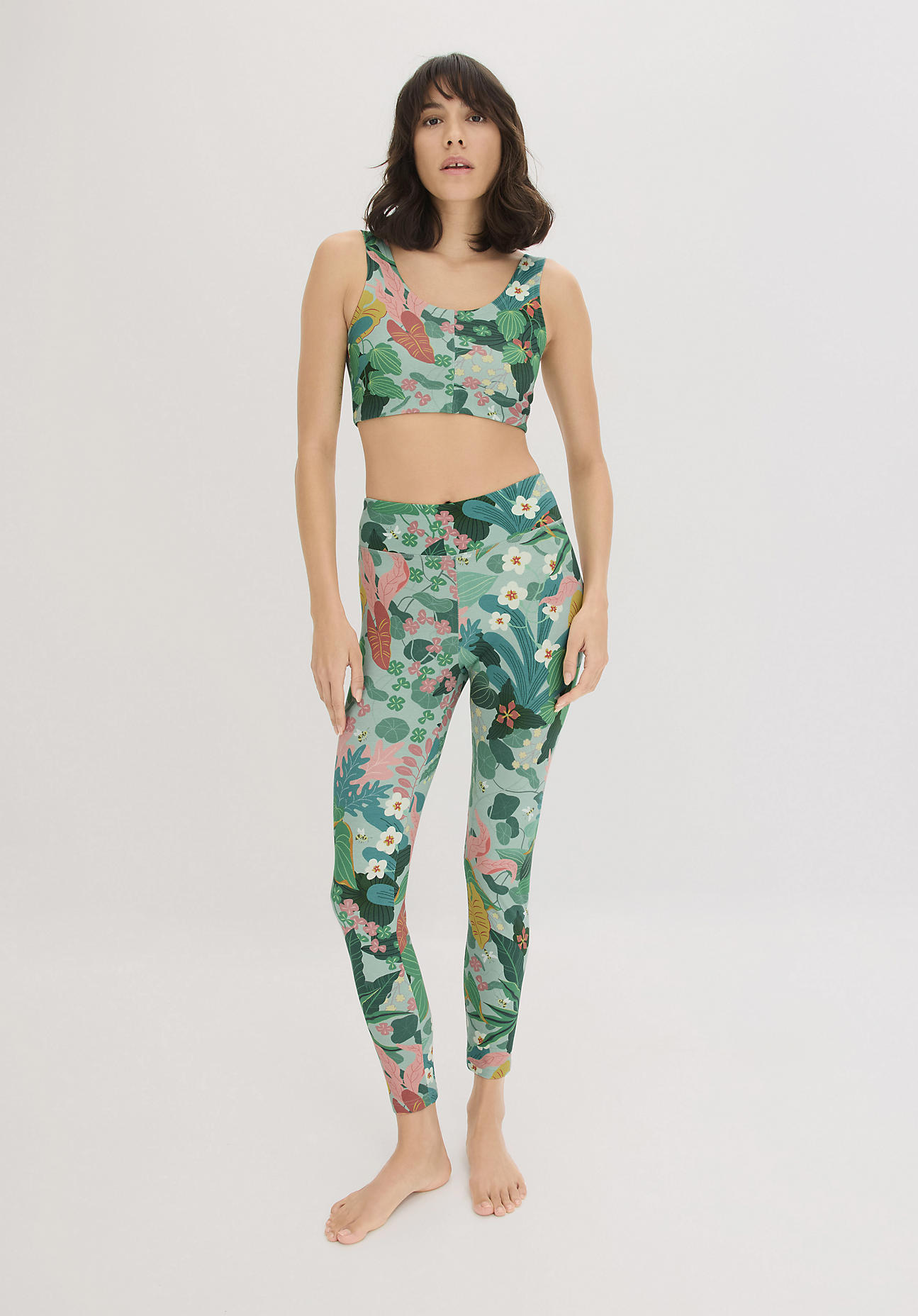 hessnatur Loungewear NAITO x HESSNATUR Print Leggings Medium Cut ACTIVE LIGHT aus Bio-Baumwolle - grün Größe S