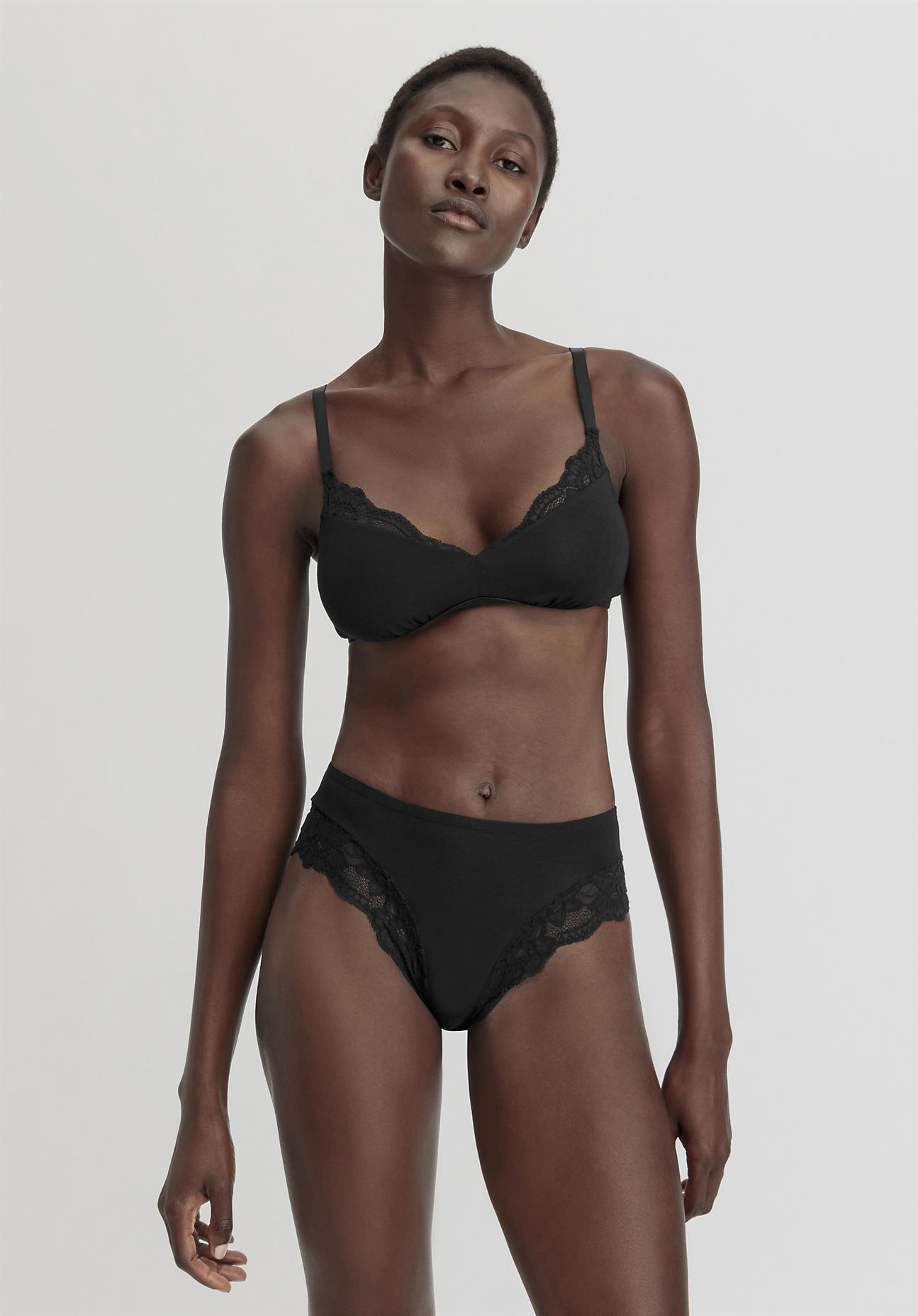 hessnatur Damen Panty Regular Cut mit Spitze aus TENCEL™ Modal - schwarz Größe 40