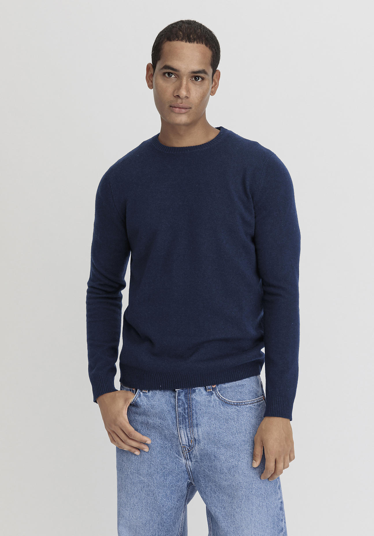 hessnatur Herren Pullover Regular aus Bio-Merinowolle mit Kaschmir - blau Größe 48