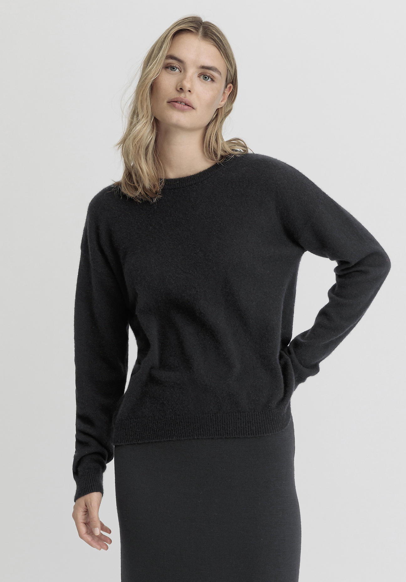 hessnatur Damen Pullover Regular aus Kaschmir - schwarz Größe 34