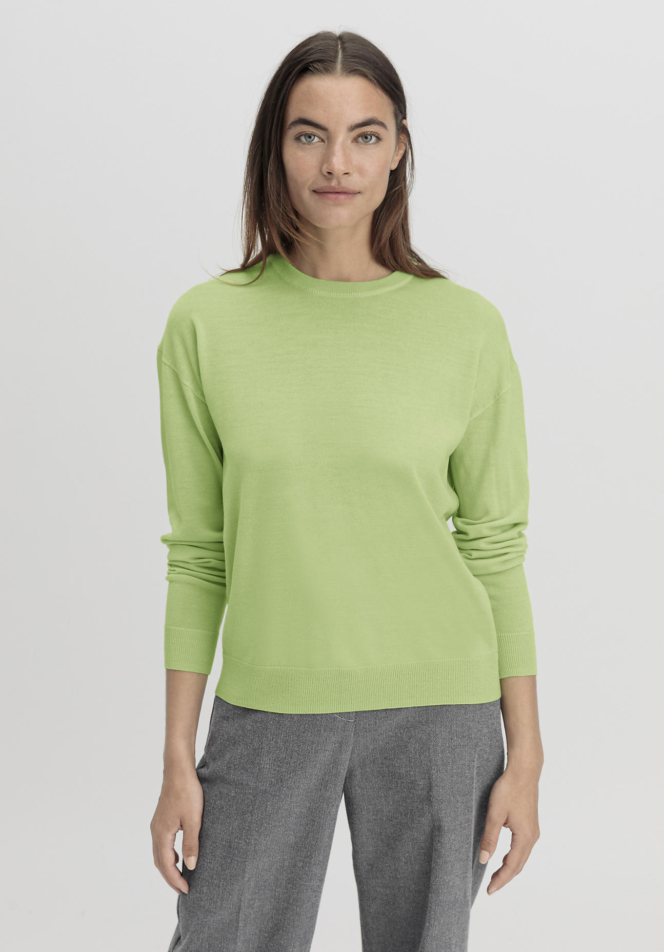 hessnatur Damen Pullover Regular aus Merinowolle - grün Größe 42