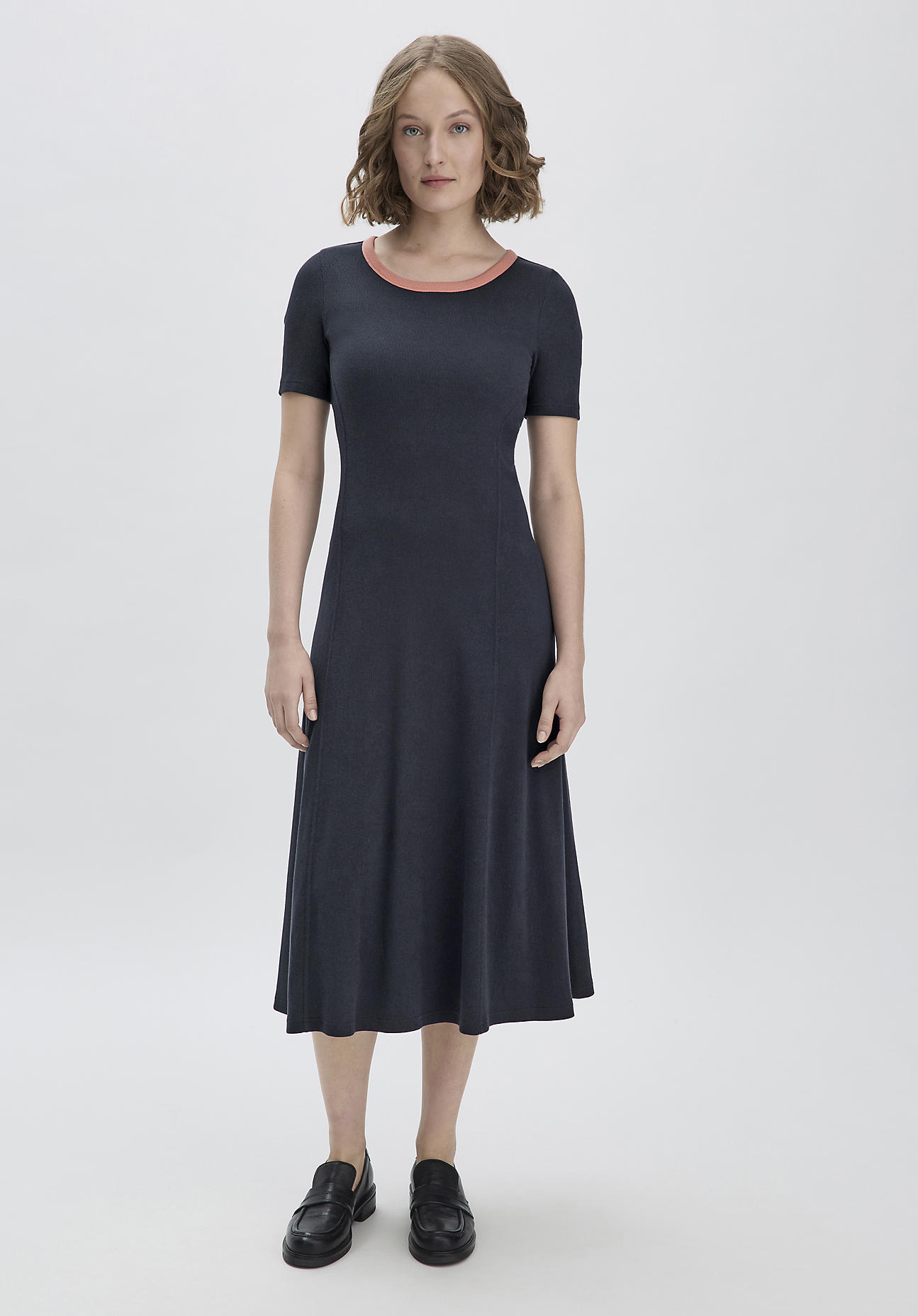 hessnatur Damen Rib Jersey Kleid Midi Slim aus Bio-Baumwolle - blau Größe 44