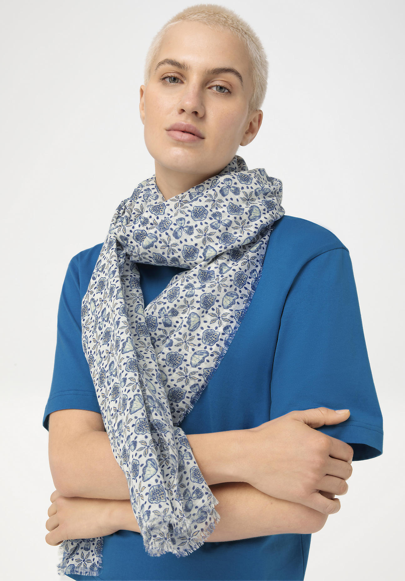 hessnatur Damen Schal aus Bio-Baumwolle mit Leinen - blau - Größe 70x200 cm