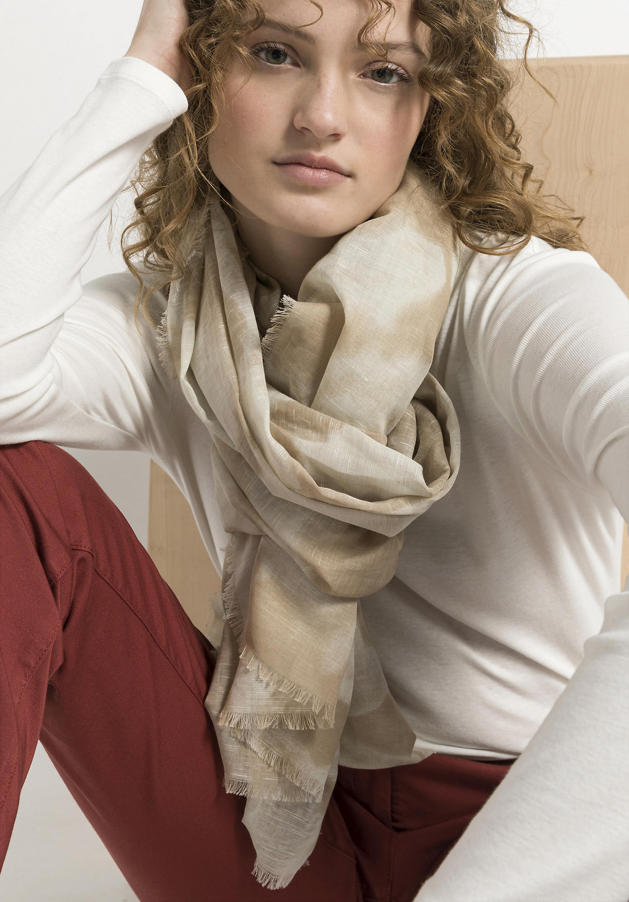 hessnatur Damen Schal aus Bio-Baumwolle und Leinen - beige Größe 70x200 cm