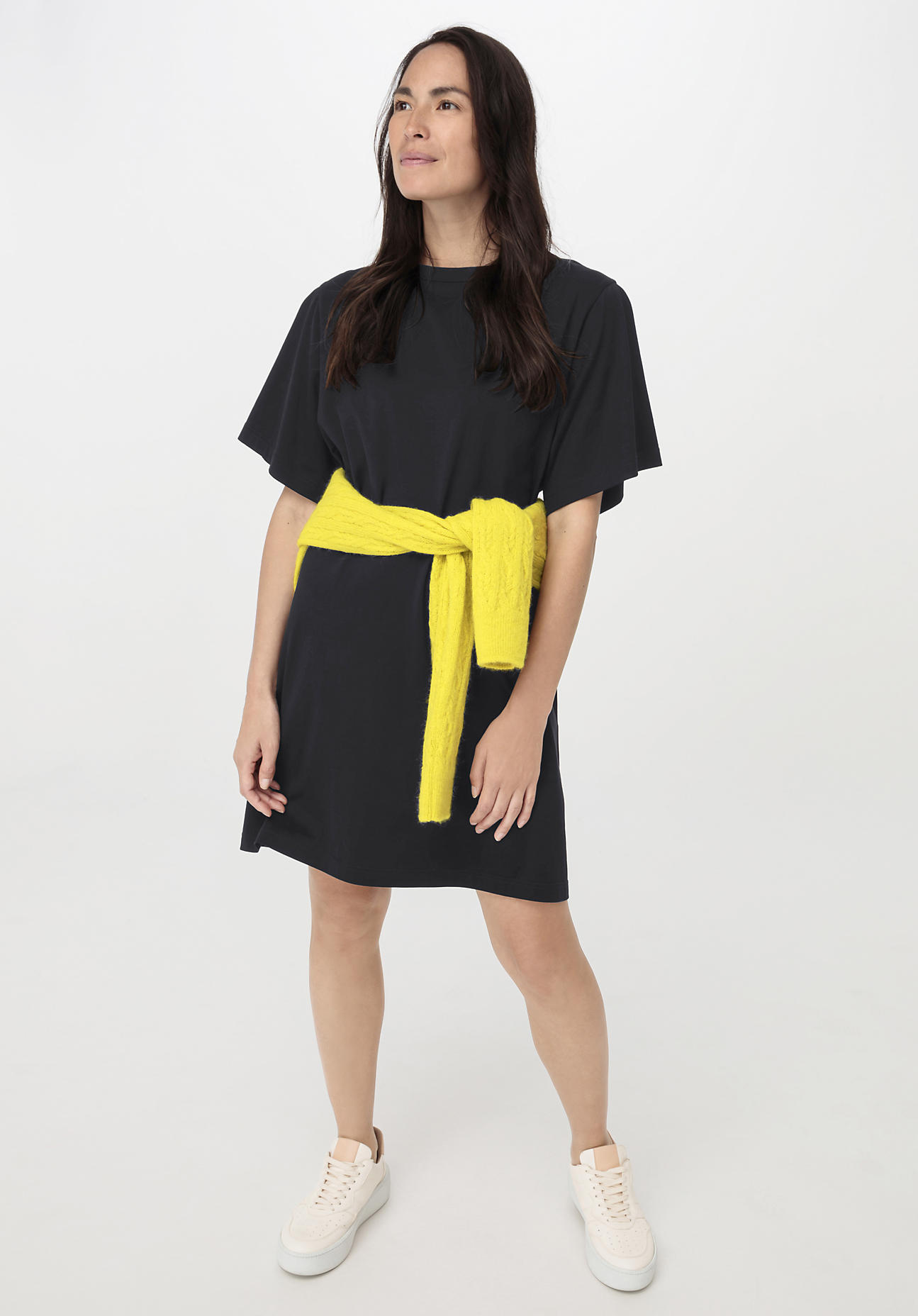 hessnatur Damen Shirt-Kleid Mini Relaxed aus Bio-Baumwolle - schwarz Größe 46