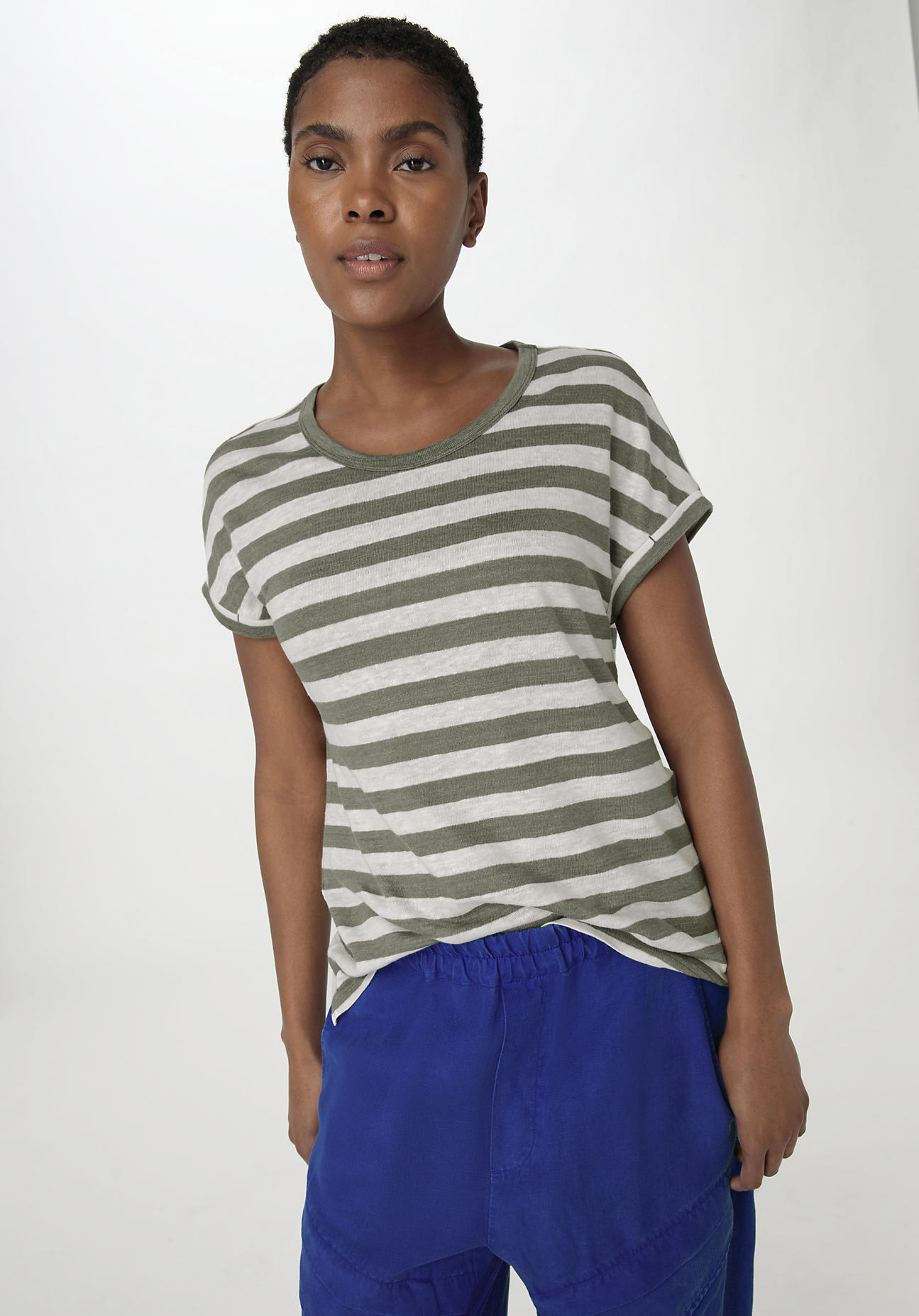 hessnatur Damen Shirt Kurzarm Regular aus Leinen - grün - Größe 36