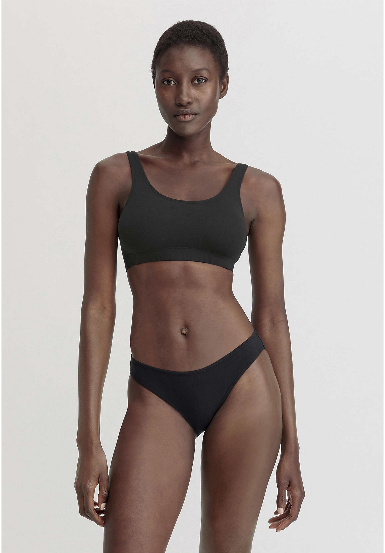 hessnatur Damen Slip Regular Cut COTTON FEEL aus Bio-Baumwolle - schwarz Größe 34