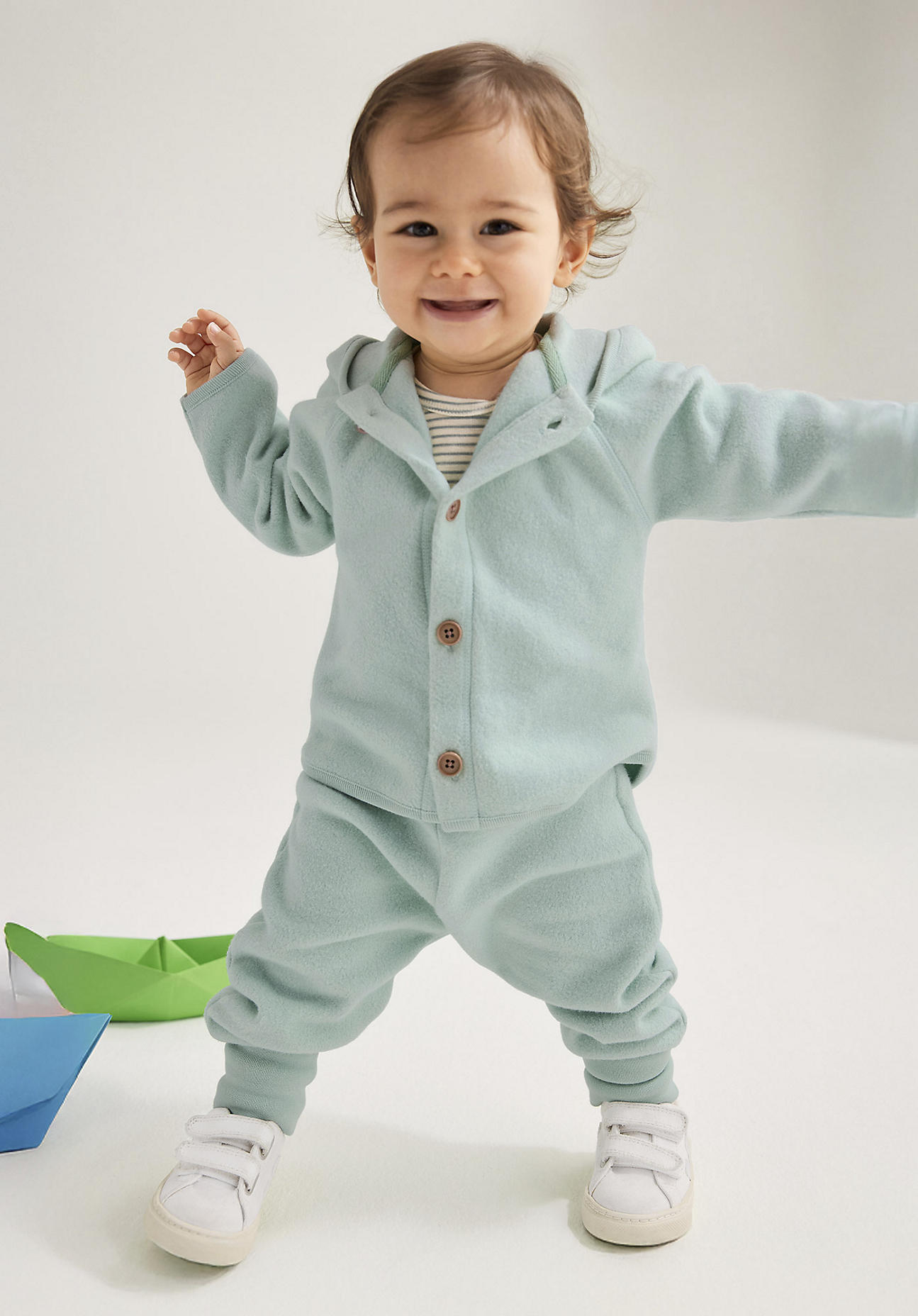 hessnatur Baby Softfleece Jacke Regular aus Bio-Baumwolle - grün Größe 98/104