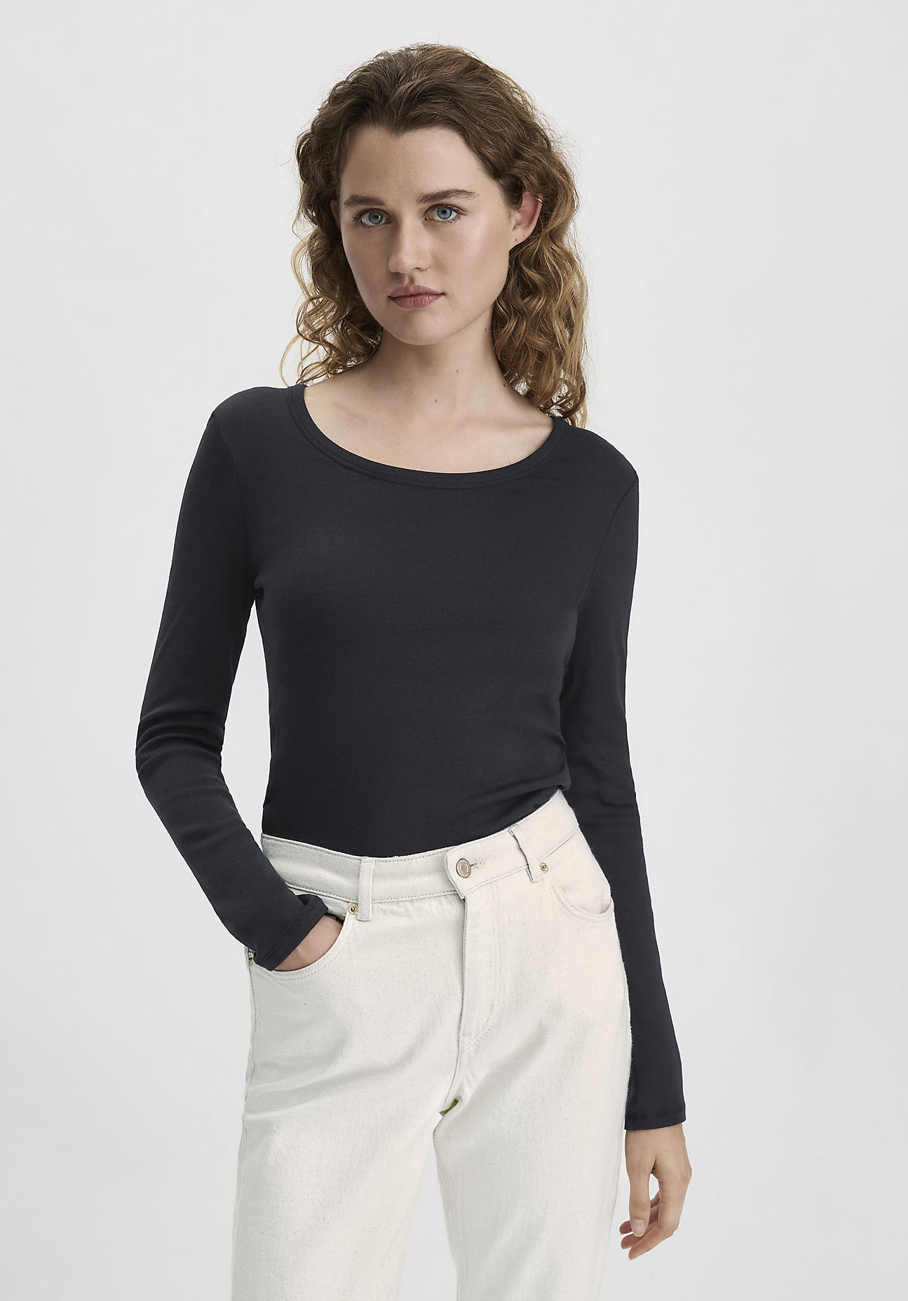 hessnatur Damen Softrib Shirt Fitted aus Bio-Baumwolle mit TENCEL™ Modal - schwarz Größe 34