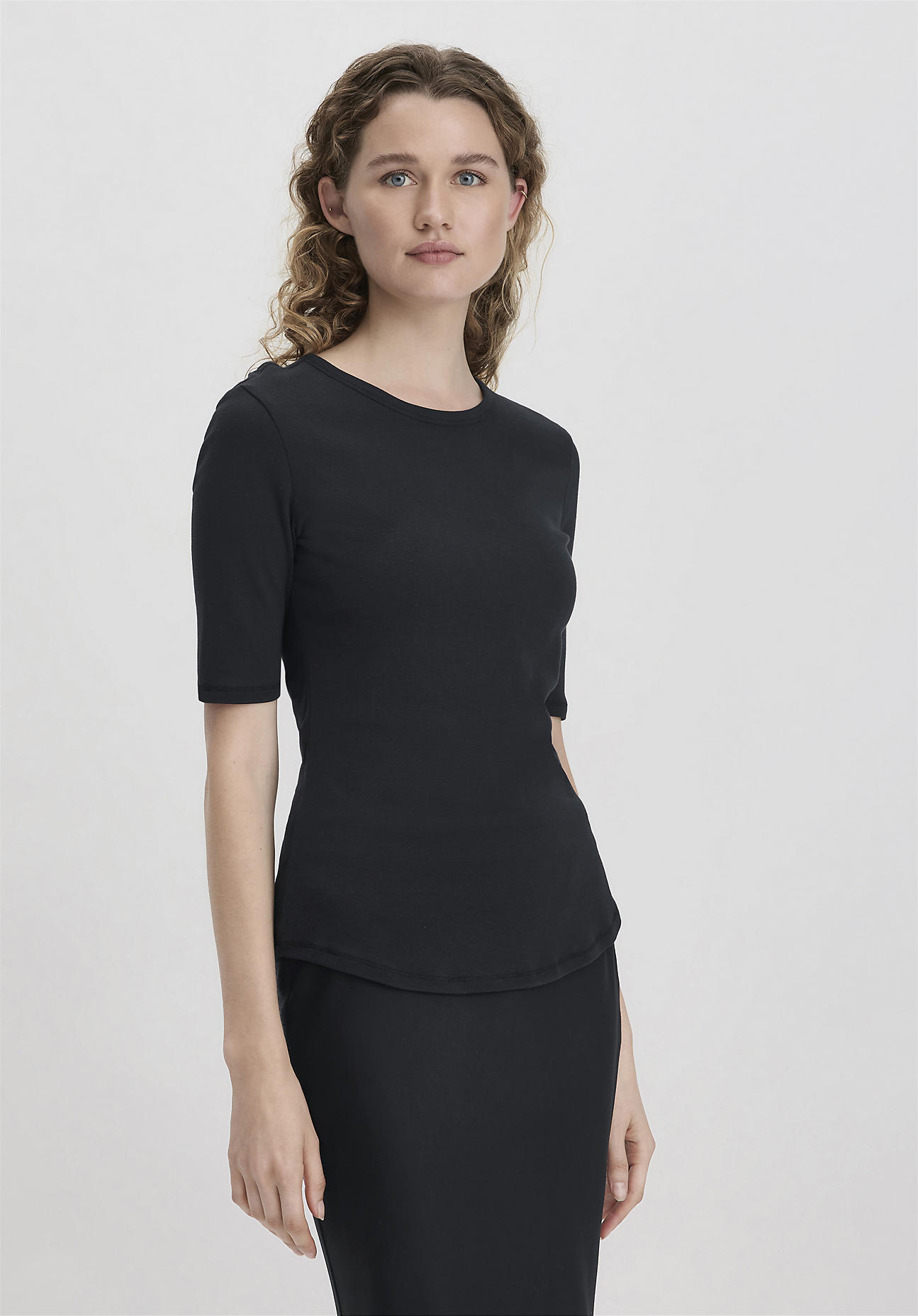 hessnatur Damen Softrib Shirt Fitted aus Bio-Baumwolle und TENCEL™ Modal - schwarz Größe 46
