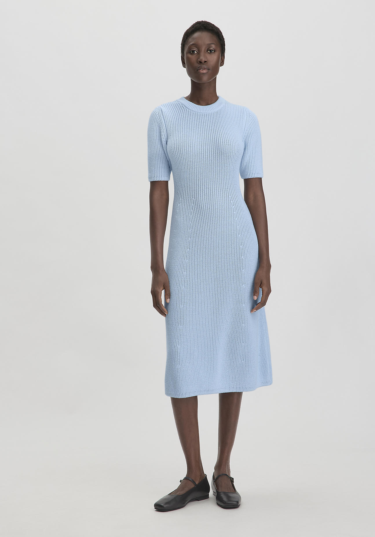 hessnatur Damen Strick Kleid Midi Slim aus Bio-Baumwolle - blau Größe S