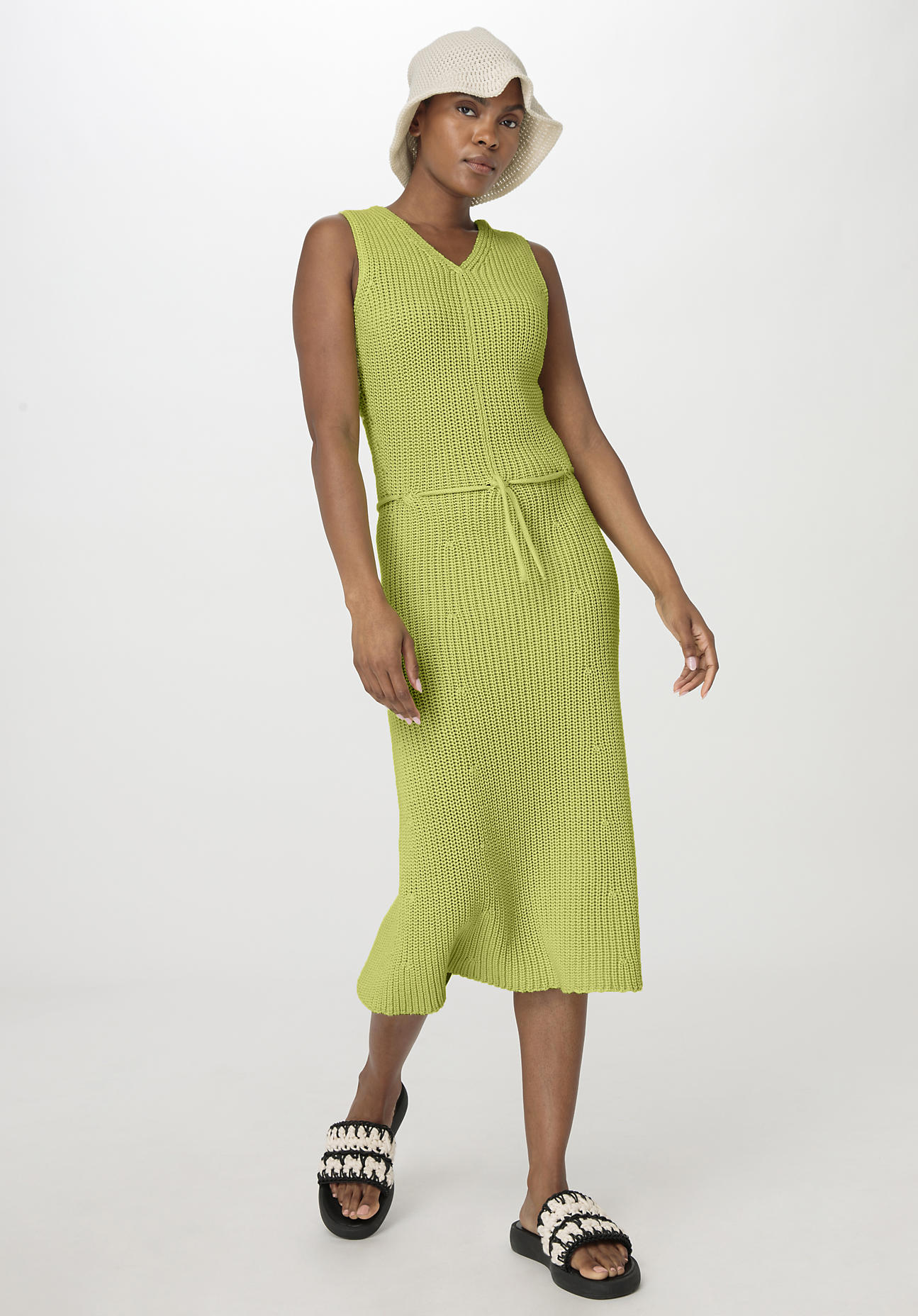 hessnatur Damen Strickkleid Midi Slim aus Bio-Baumwolle - grün Größe S