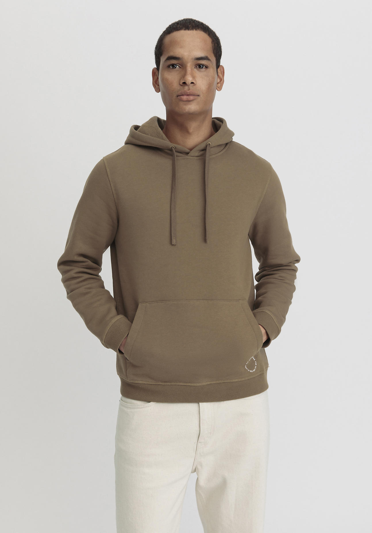 hessnatur Herren Sweat-Hoodie Relaxed aus Bio-Baumwolle - braun - Größe 46