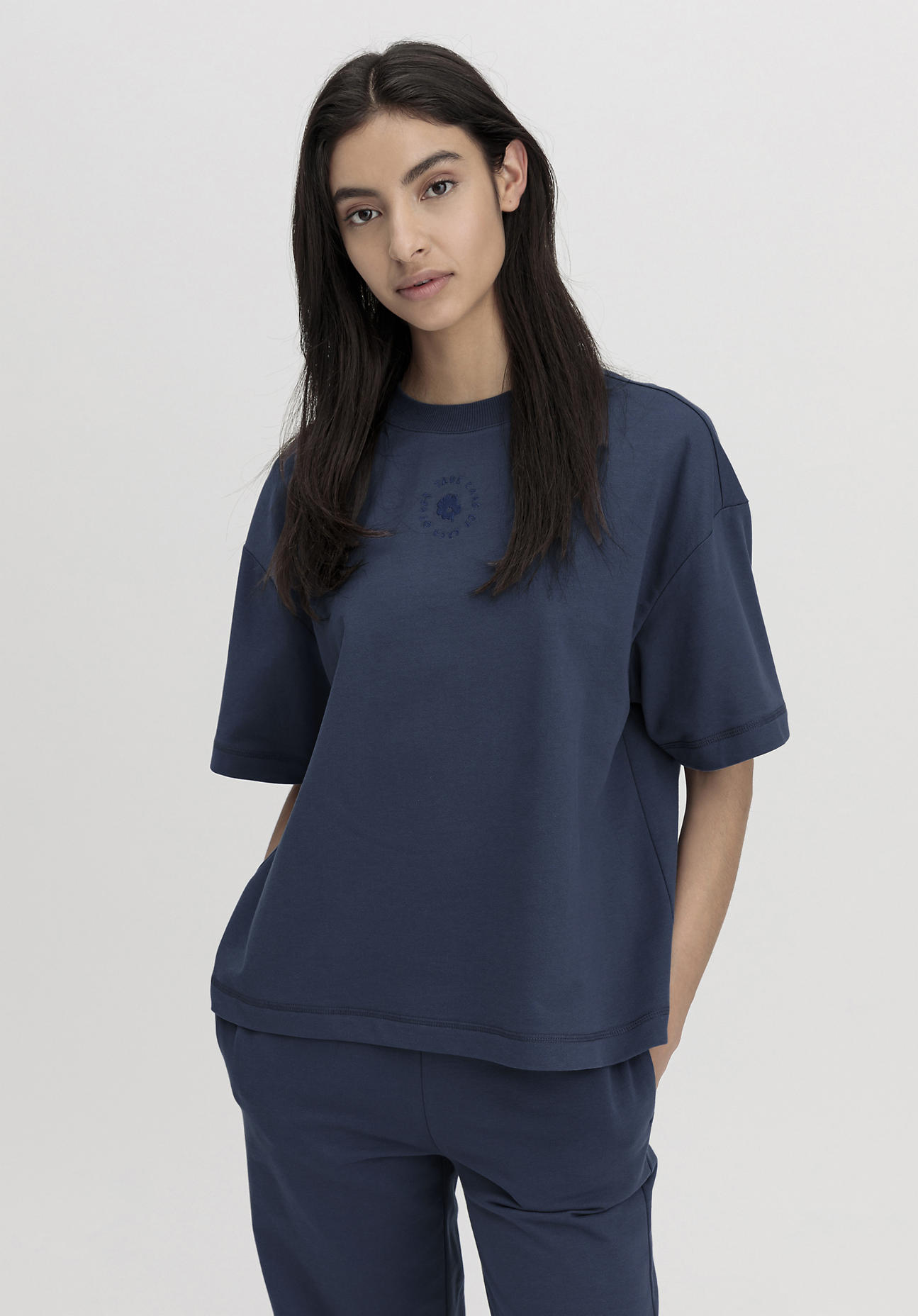 hessnatur Damen T-Shirt Cropped Oversize aus Bio-Baumwolle mit Kapok - dunkelblau Größe 36