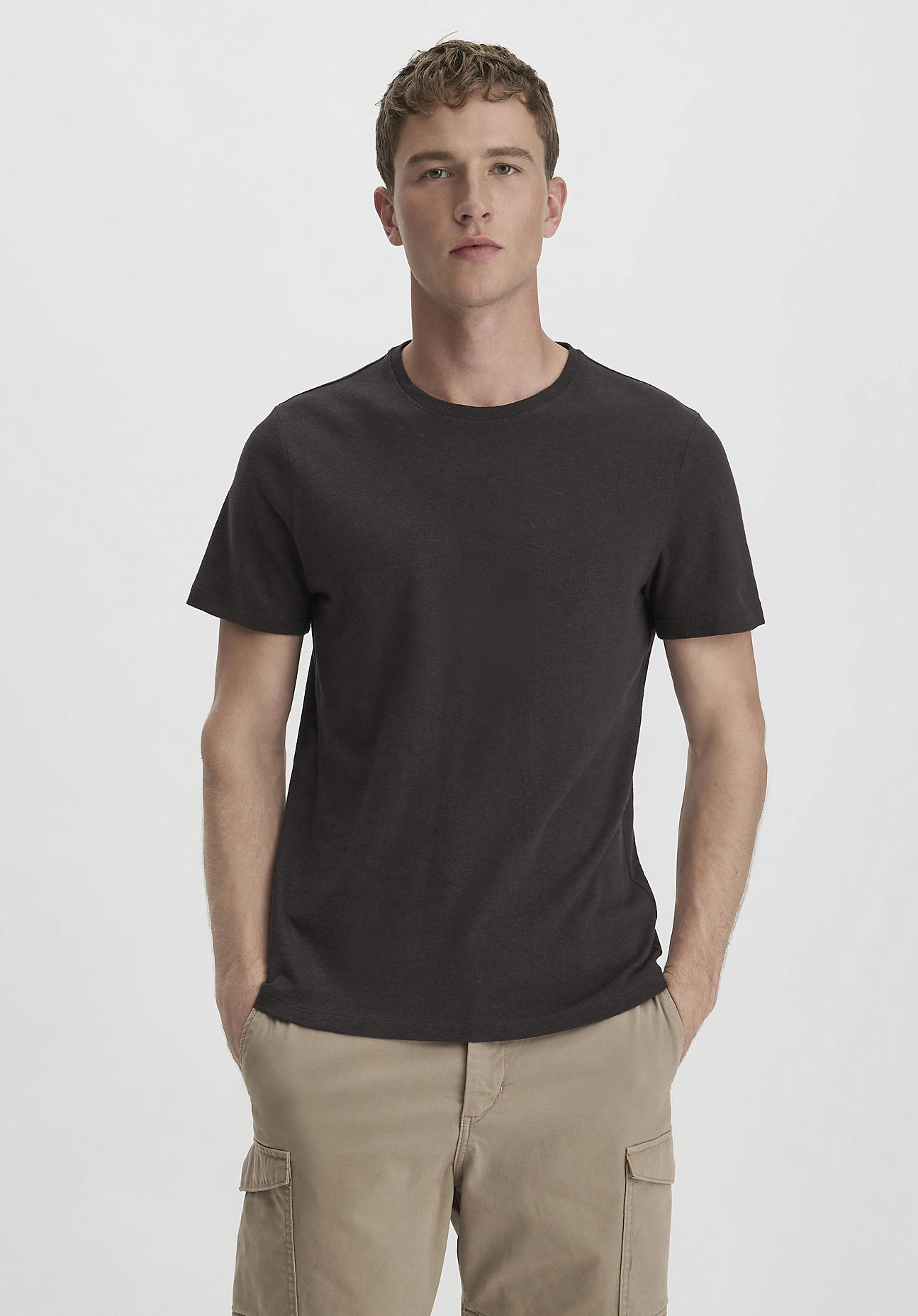 hessnatur Herren T-Shirt Regular aus Bio-Baumwolle und Leinen - braun Größe 46