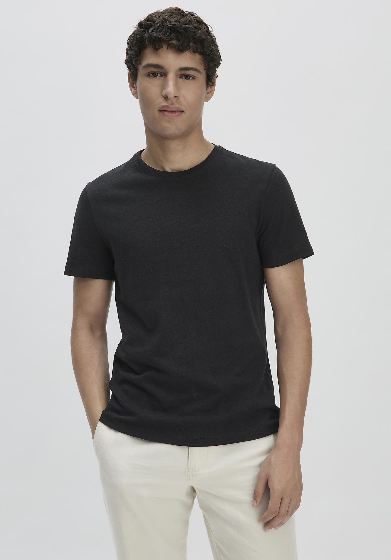 hessnatur Herren T-Shirt Regular aus Bio-Baumwolle und Leinen - schwarz Größe 50