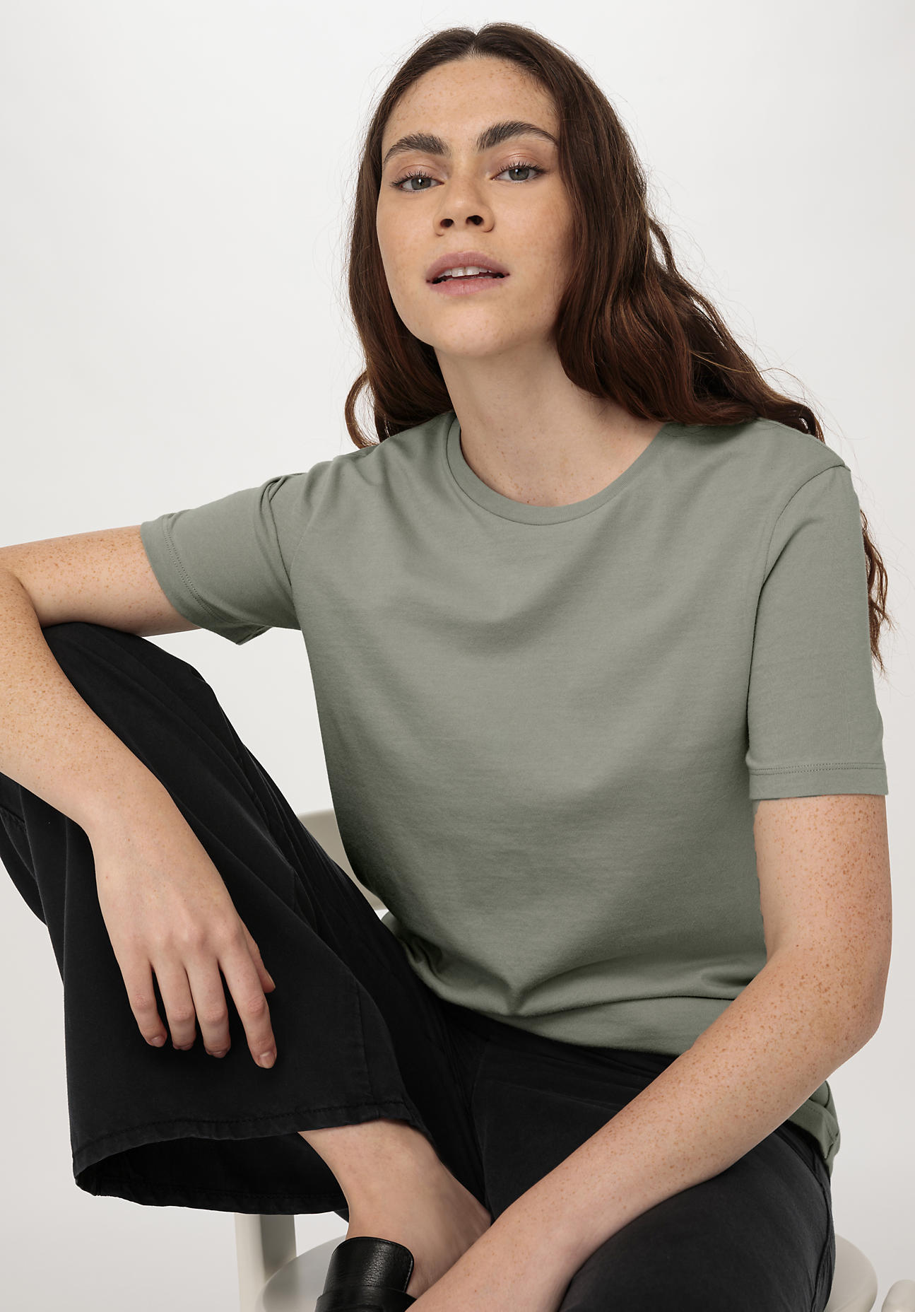hessnatur Damen T-Shirt Regular aus Bio-Baumwolle - grün - Größe 46