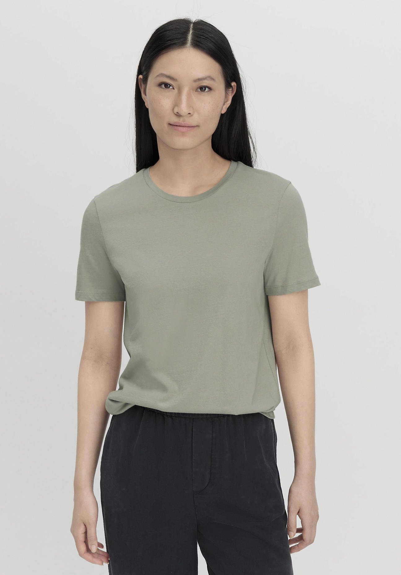 hessnatur Damen T-Shirt Regular aus Bio-Baumwolle - grün - Größe 46