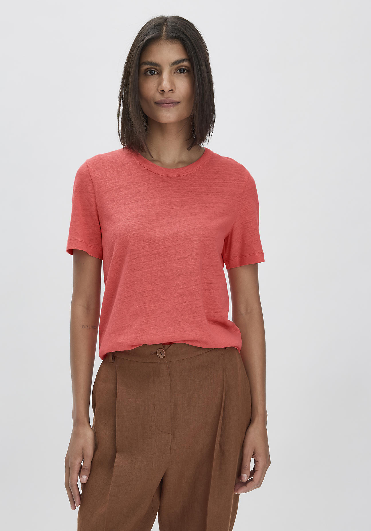hessnatur Damen T-Shirt Relaxed aus Leinen und Bio-Baumwolle - rot Größe 46