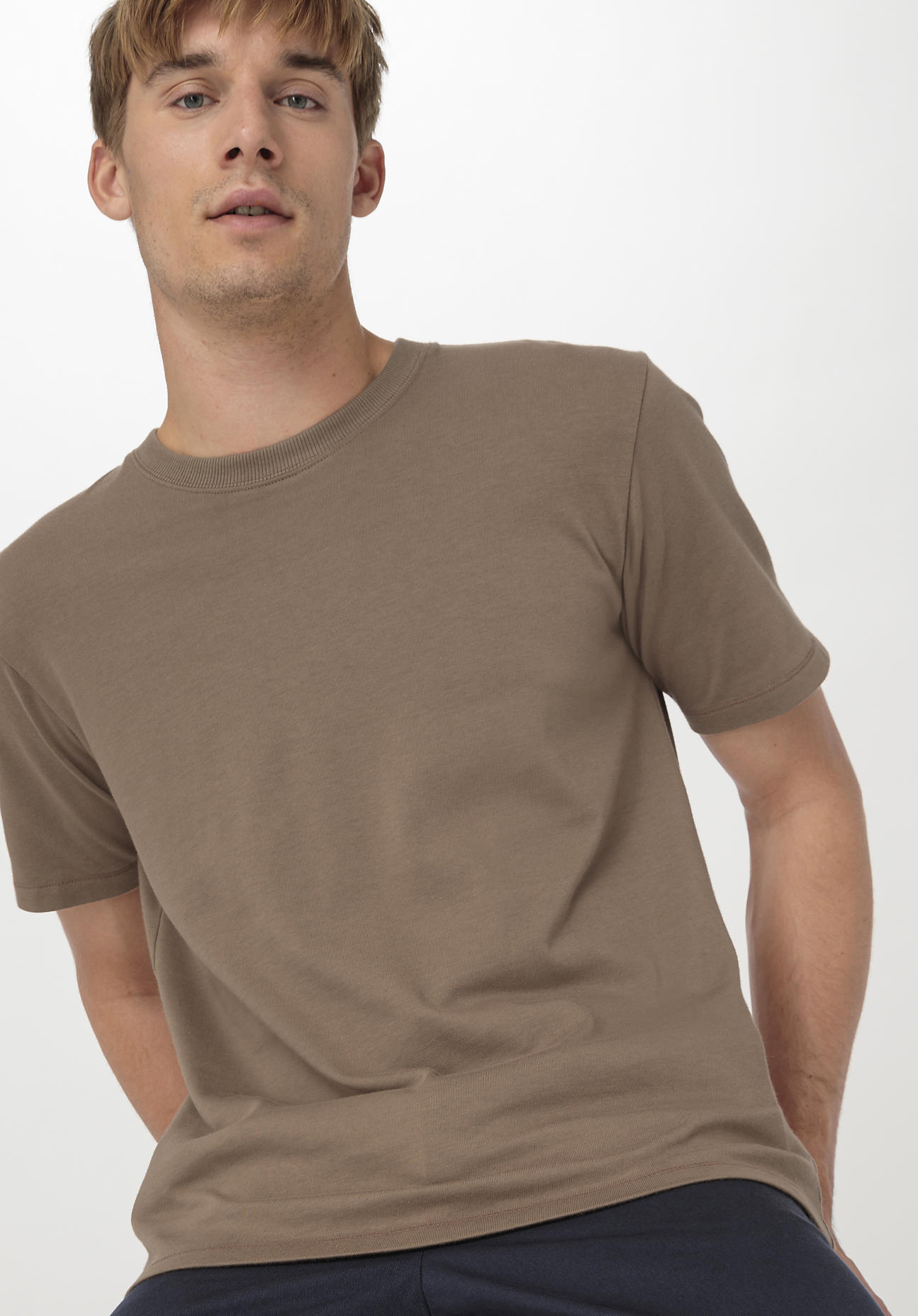 hessnatur Herren T-Shirt Relaxed aus Bio-Baumwolle - braun Größe XS