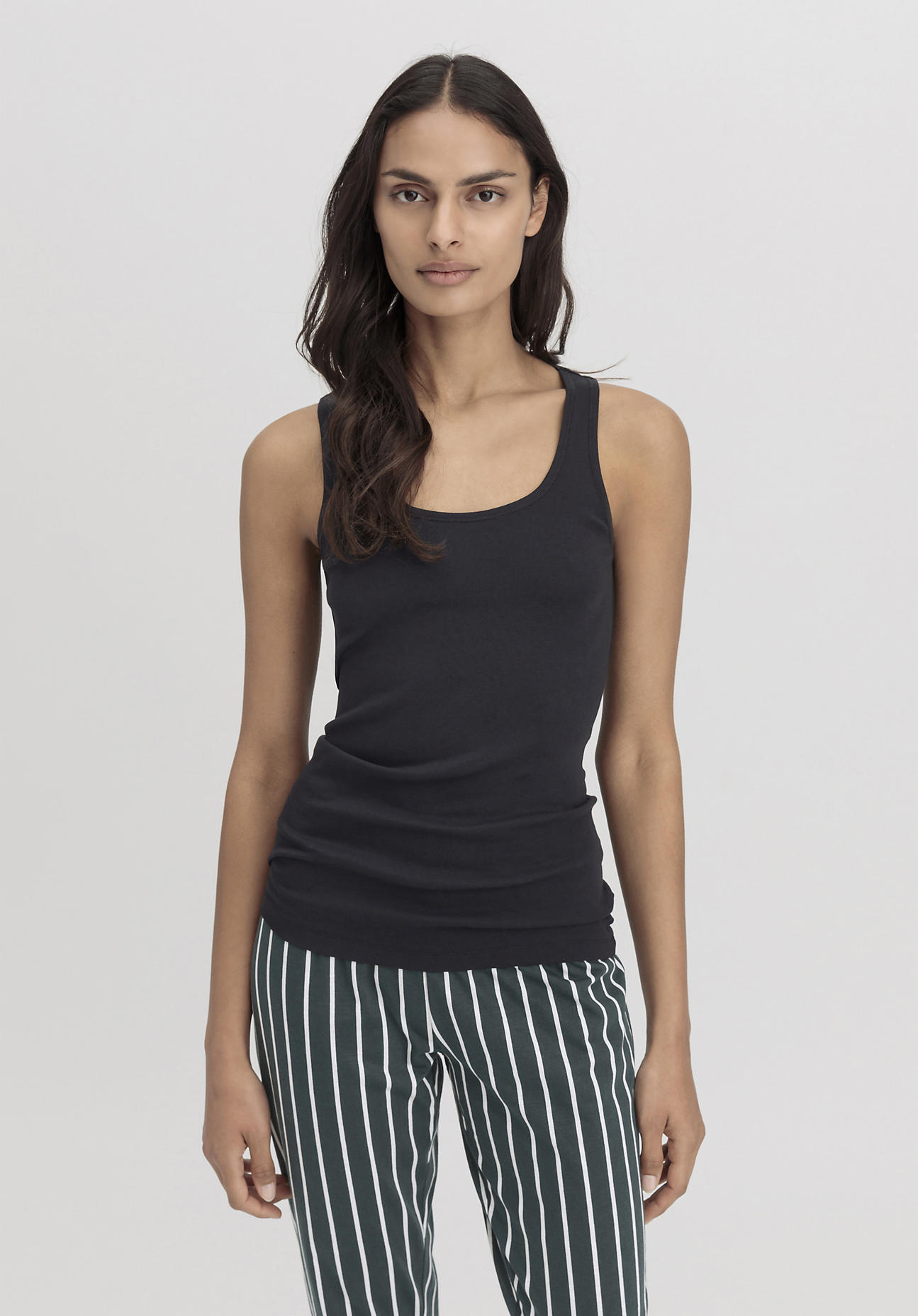 hessnatur Damen Tanktop Rundhals Fitted 2er-Set PURE NATURE aus Bio-Baumwolle - schwarz Größe 34