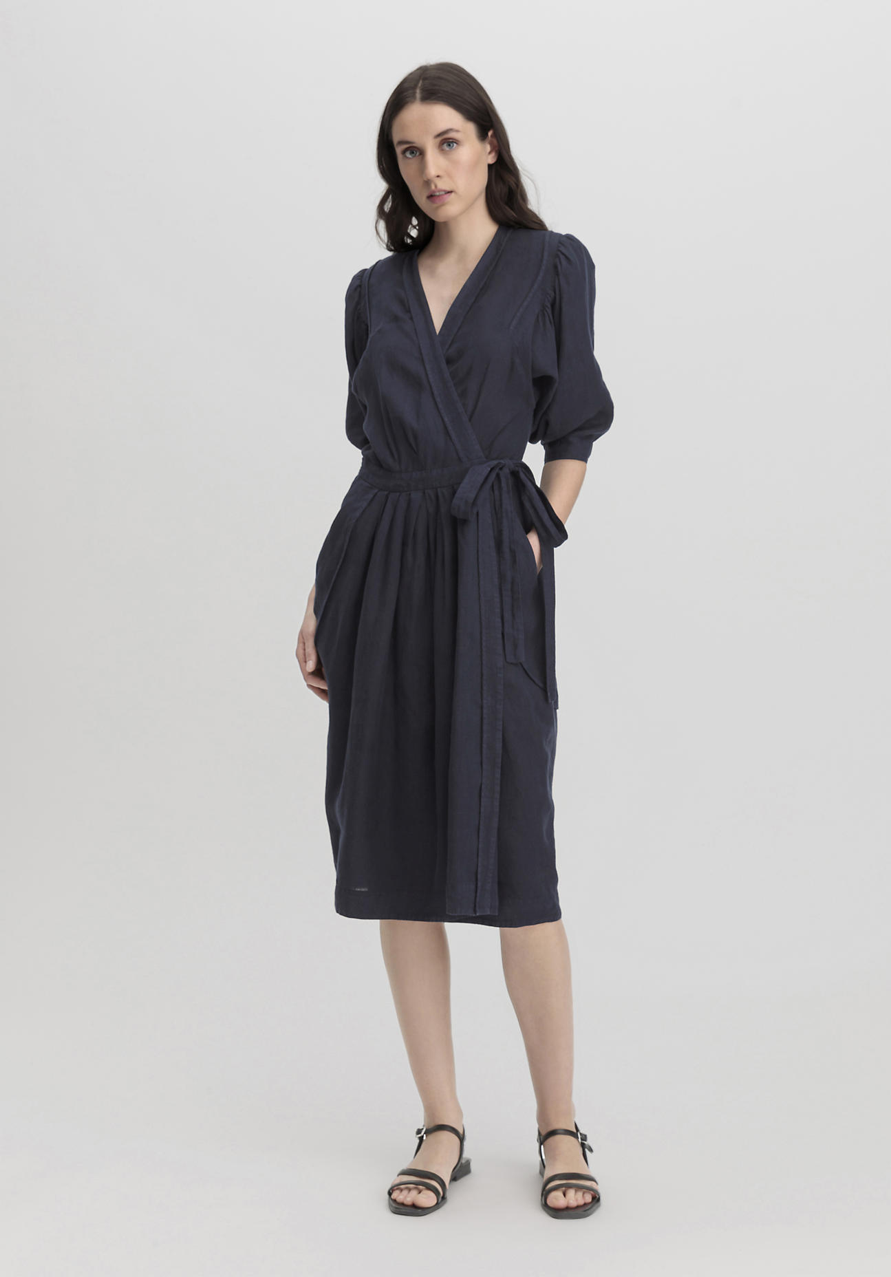 hessnatur Damen WUNDERKIND X HESSNATUR Wrap Kleid Midi Relaxed aus Leinen - blau Größe 44