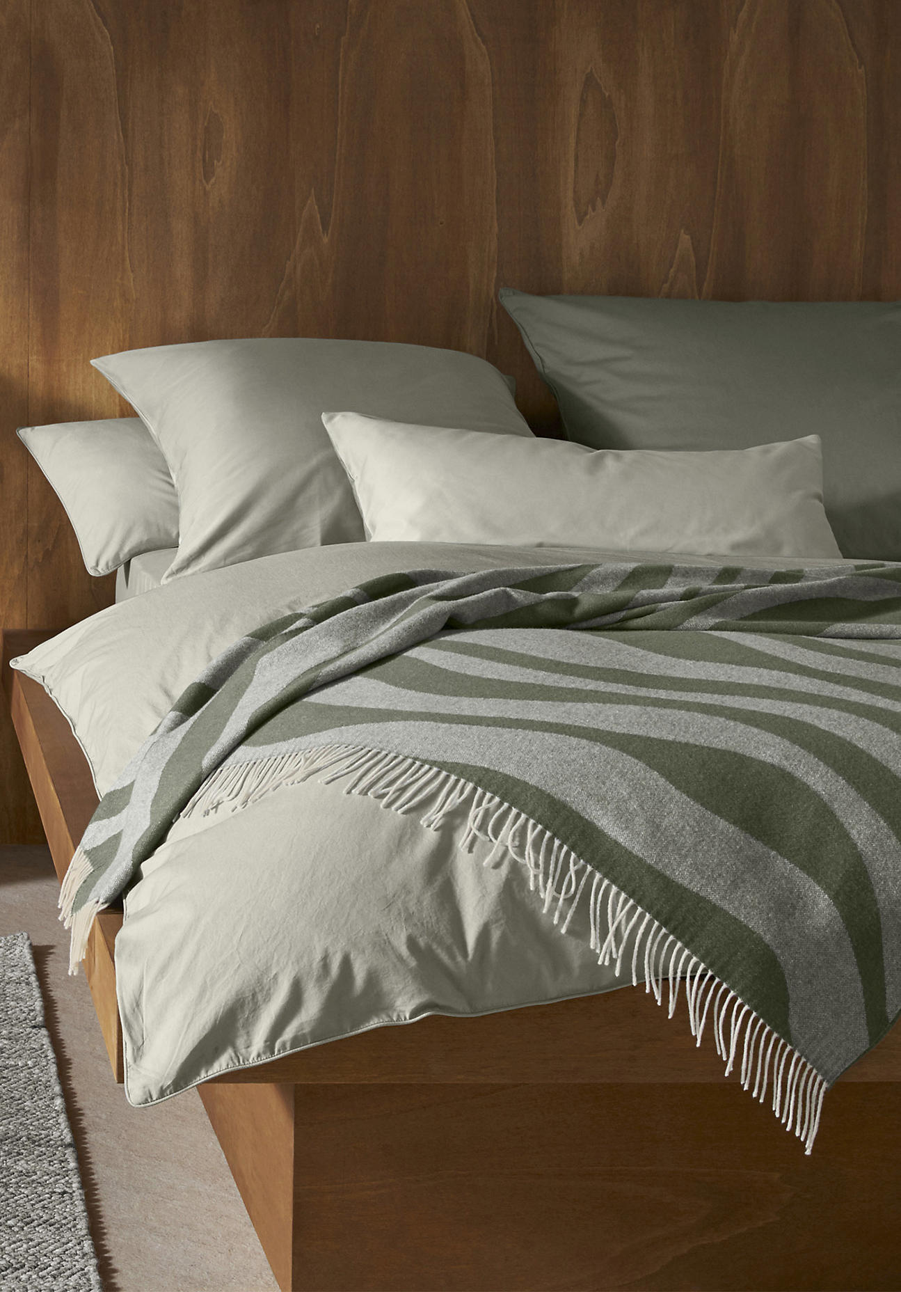 hessnatur Woll-Plaid TIU aus Bio-Merinowolle - grün Größe 130x180 cm