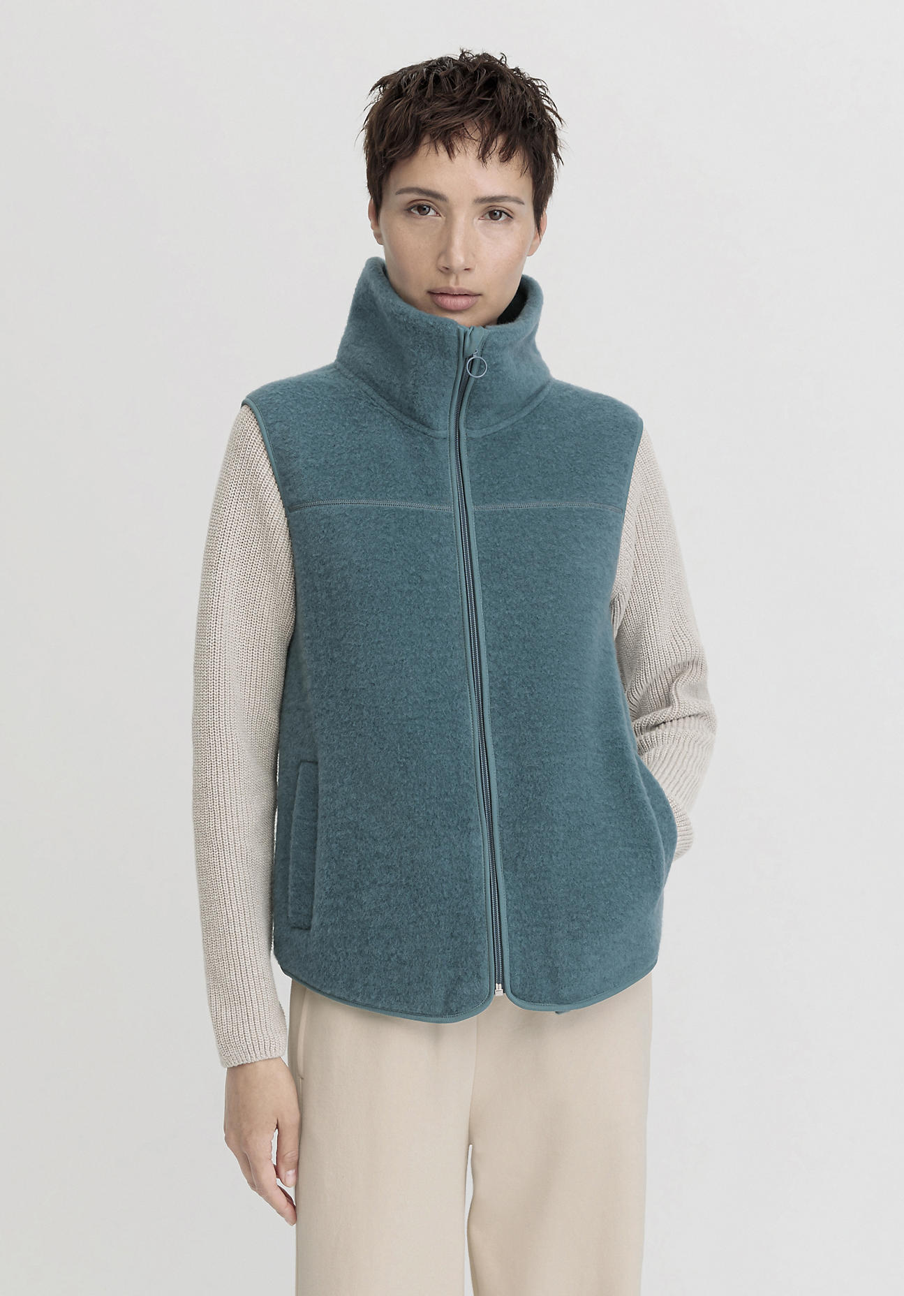 hessnatur Damen Wollfleece Weste Regular aus Bio-Merinowolle - grün Größe 40