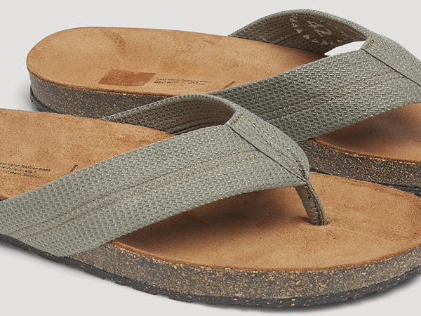 BetterRecycling flip-flops with organic cotton