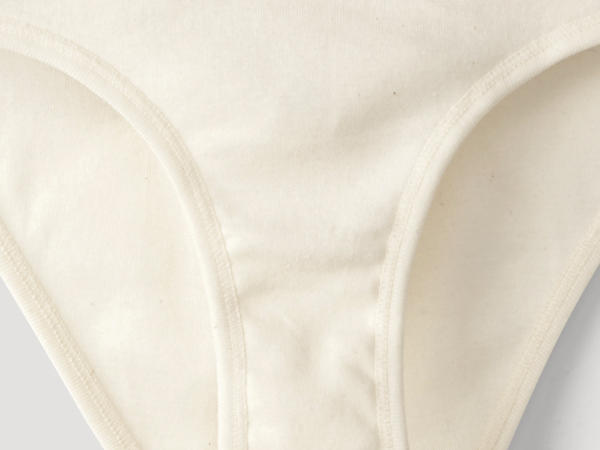 Low-cut briefs made from pure organic cotton