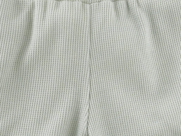 Plant-dyed piqué shorts with kapok