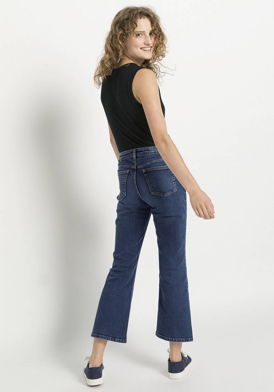 BetterRecycling Flared Jeans made from organic denim