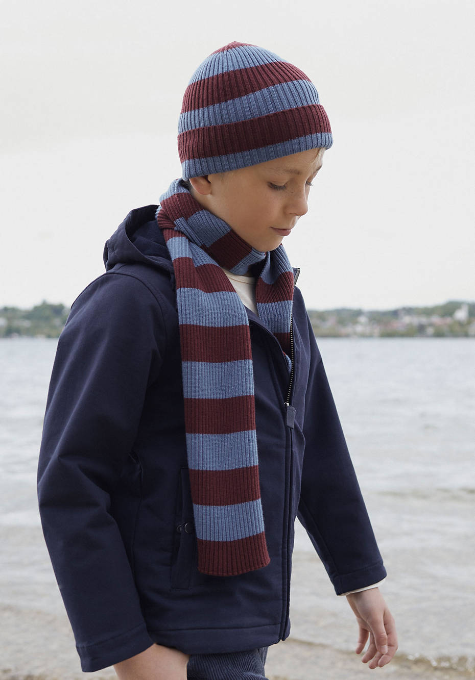 BetterRecycling striped scarf made of pure merino wool