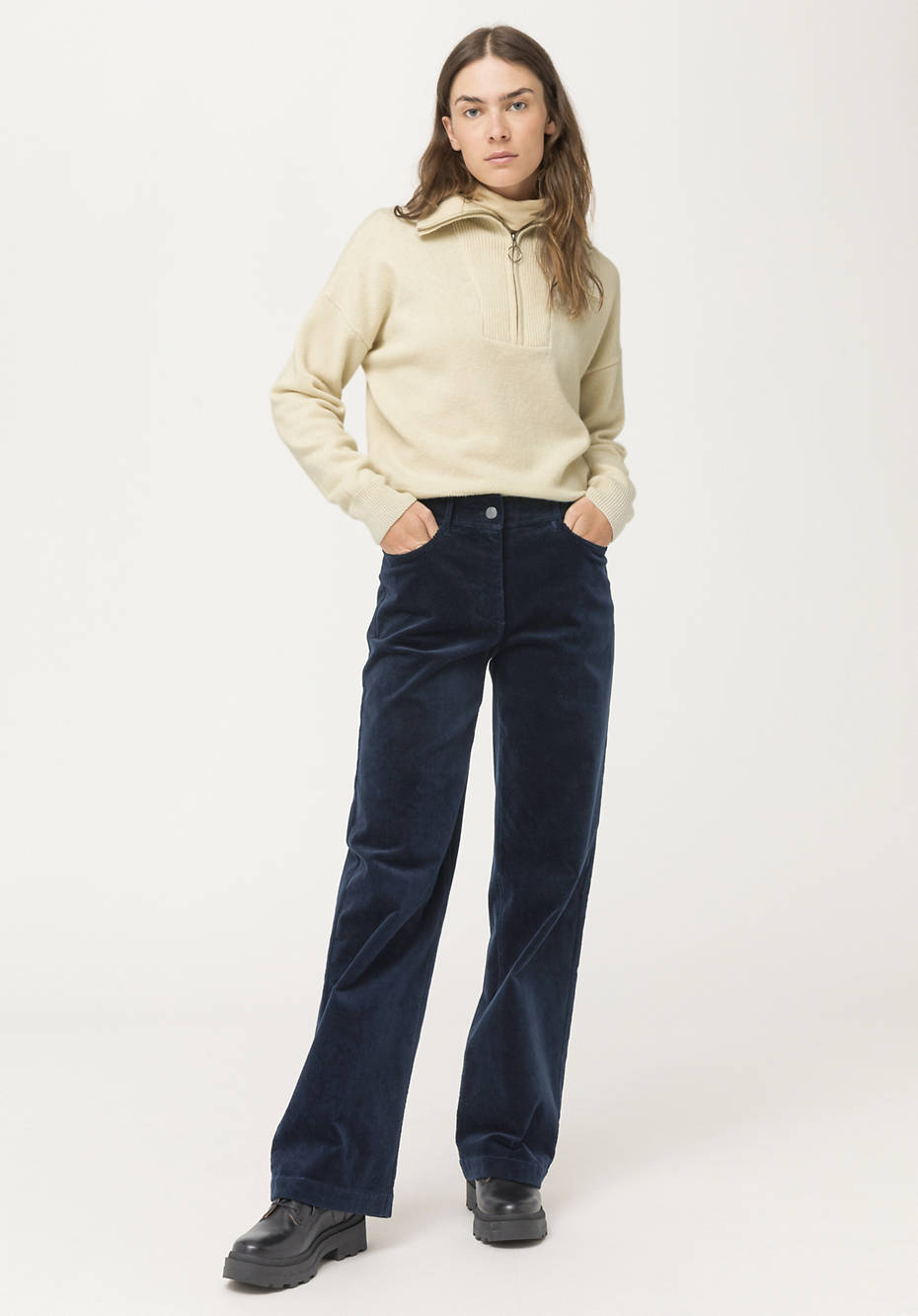 Cord pants made of organic cotton
