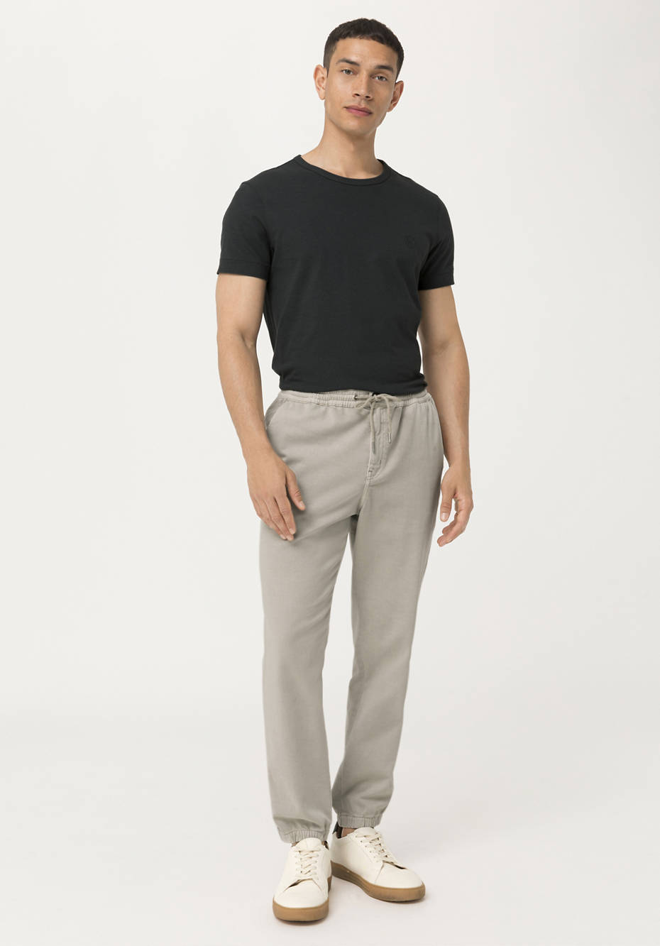 Jogging pants made from mineral-dyed organic cotton