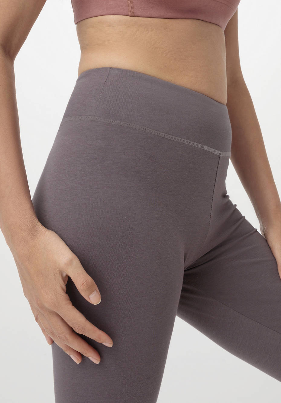 https://imgs7.hessnatur.com/is/image/HessNatur/hyb_redes_detail_main/Leggings_Fitted_Medium_Cut_ACTIVE_LIGHT_made_of_organic_cotton-54754_66_4.jpg
