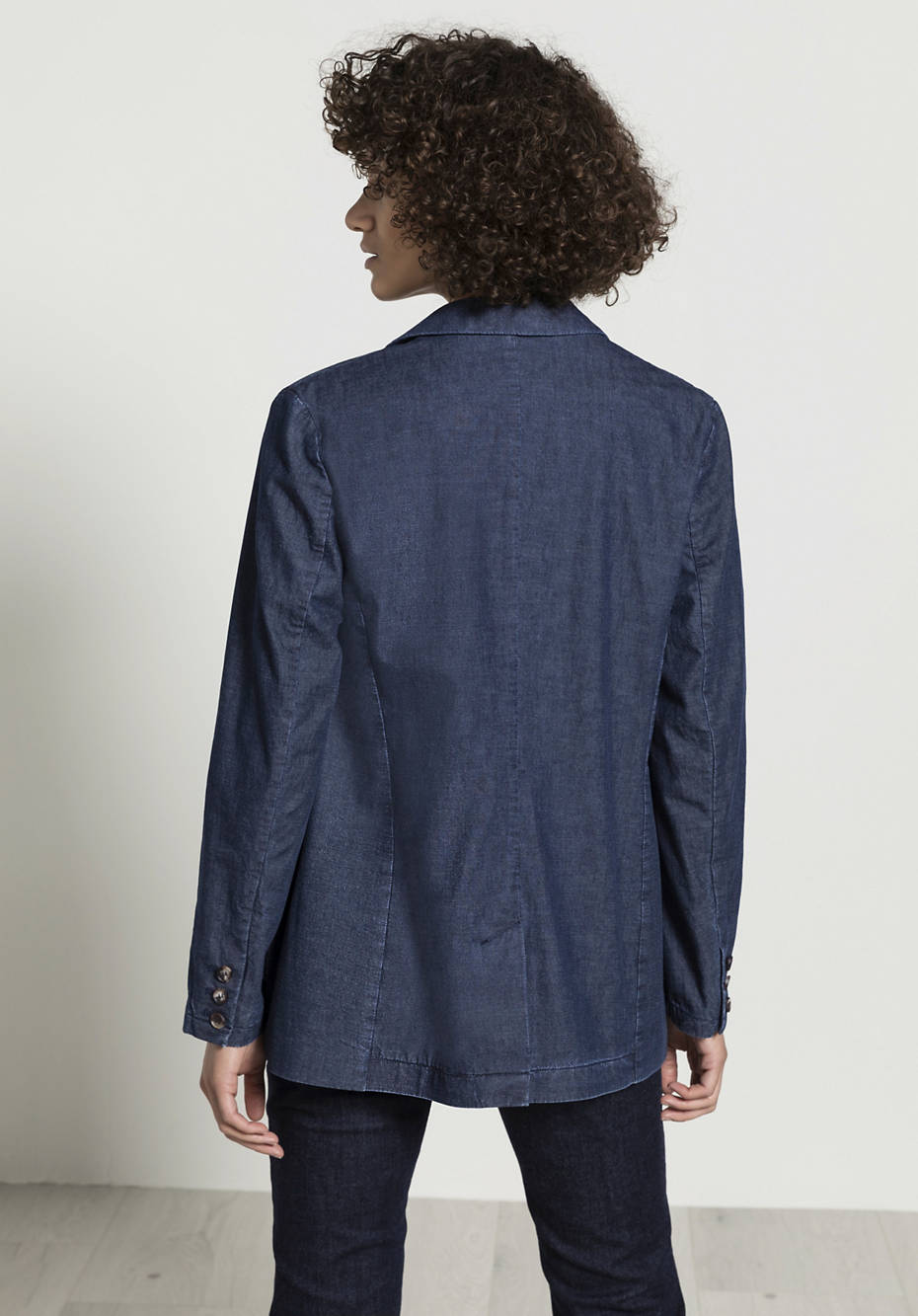 Light denim blazer made of organic cotton with linen