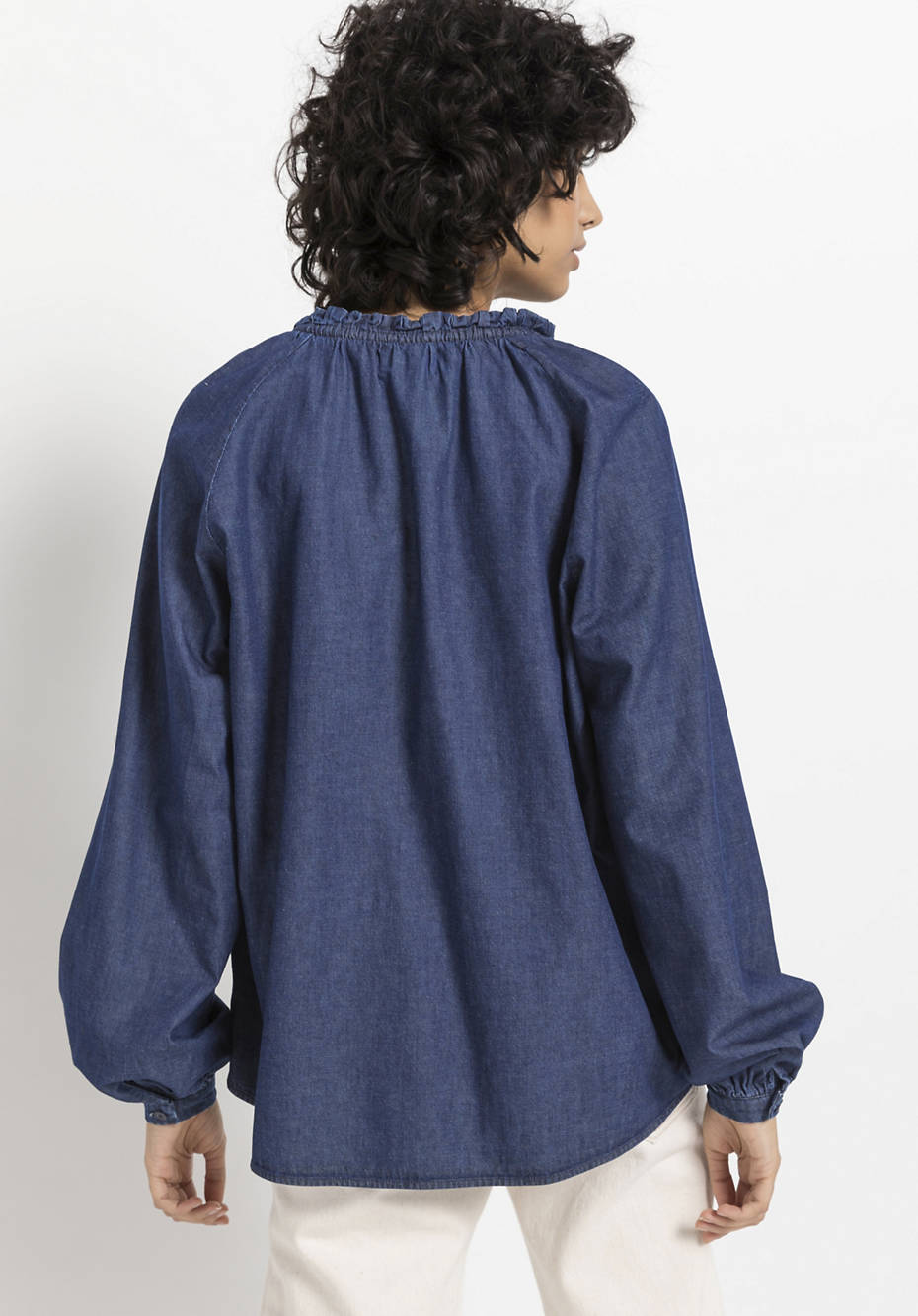 Light denim blouse with linen