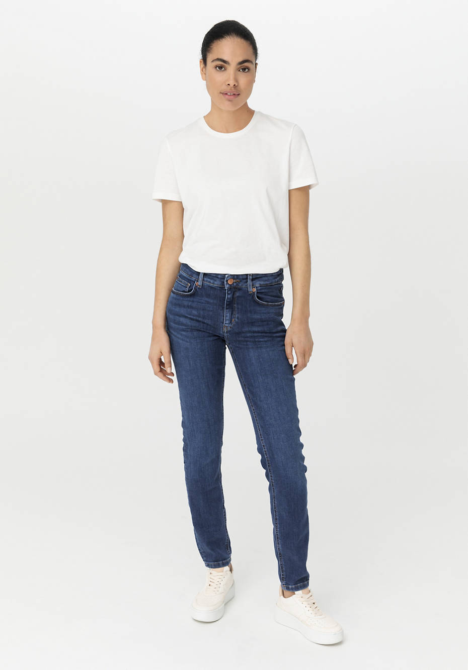 Lina Mid Rise Skinny jeans in organic denim
