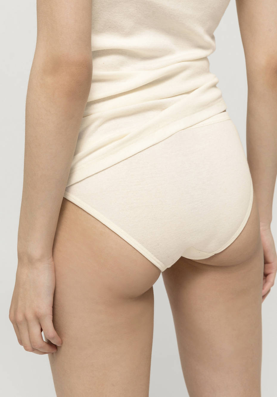 Low-cut briefs made from pure organic cotton