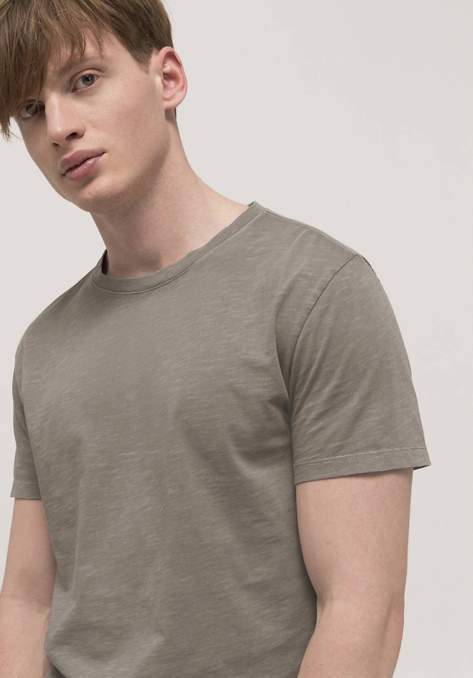Mineral-dyed t-shirt made from pure organic cotton