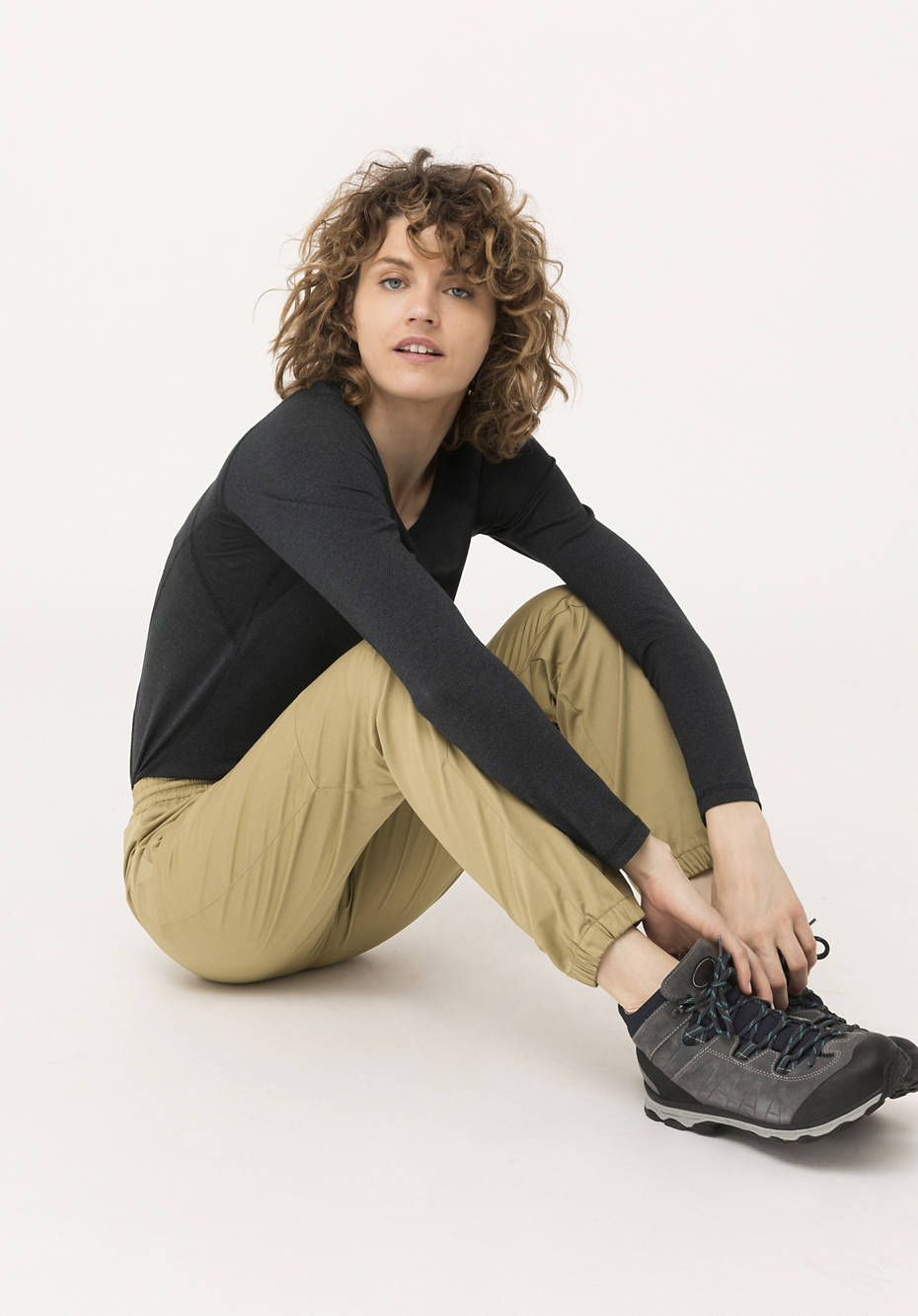Outdoor jogging pants made of organic cotton