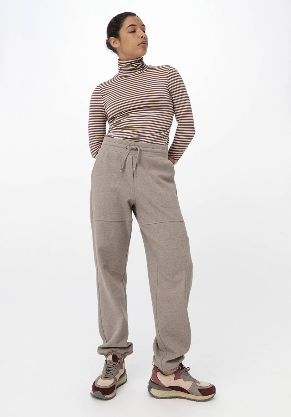 Pants cropped Betterrecycling made of organic cotton