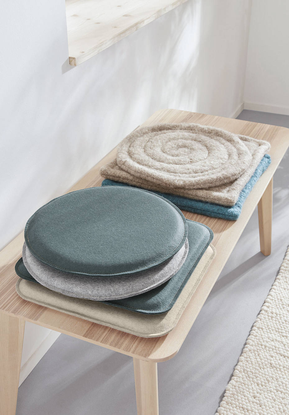 Round felt cushions made of virgin wool