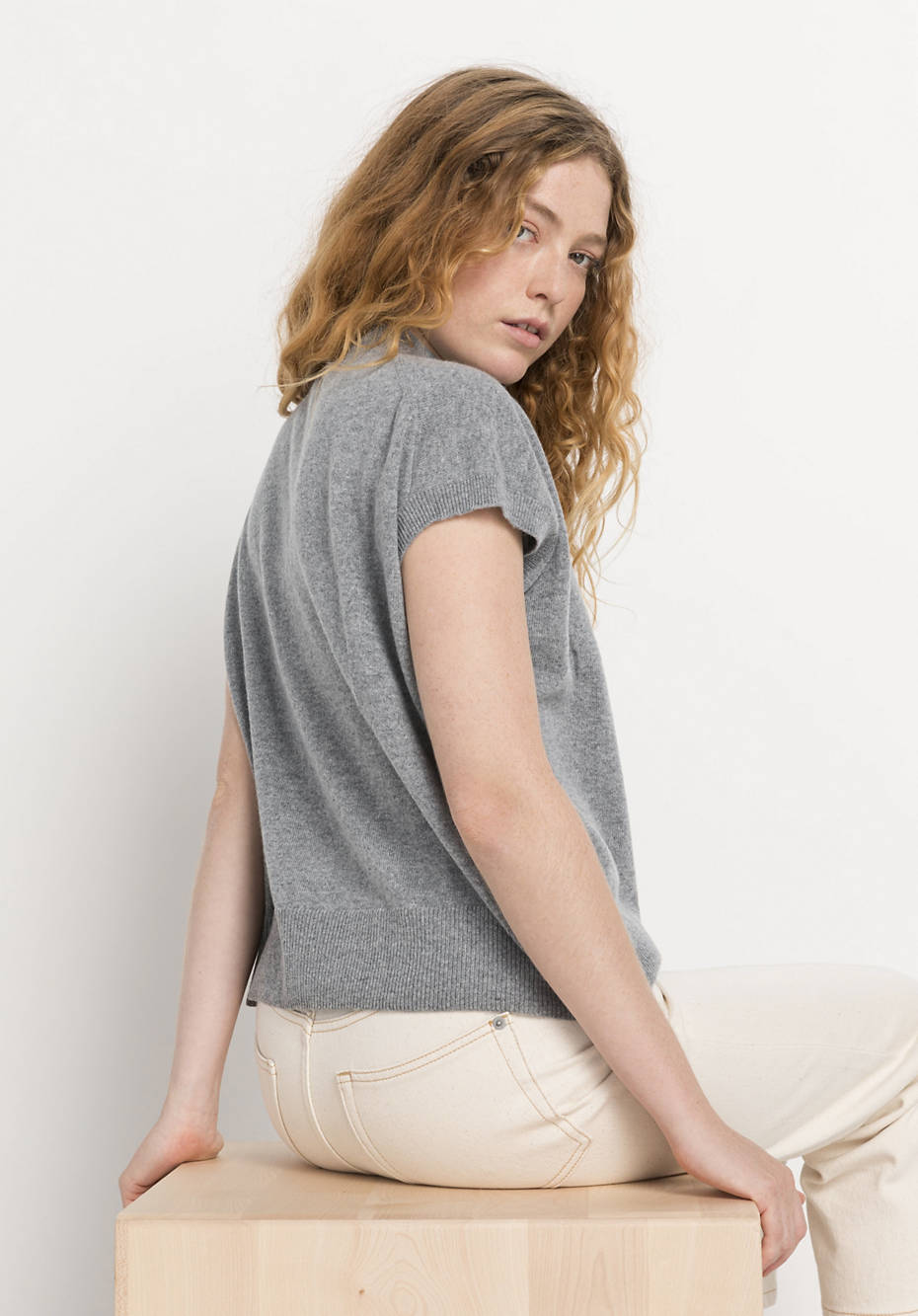 Sleeveless sweater with cashmere