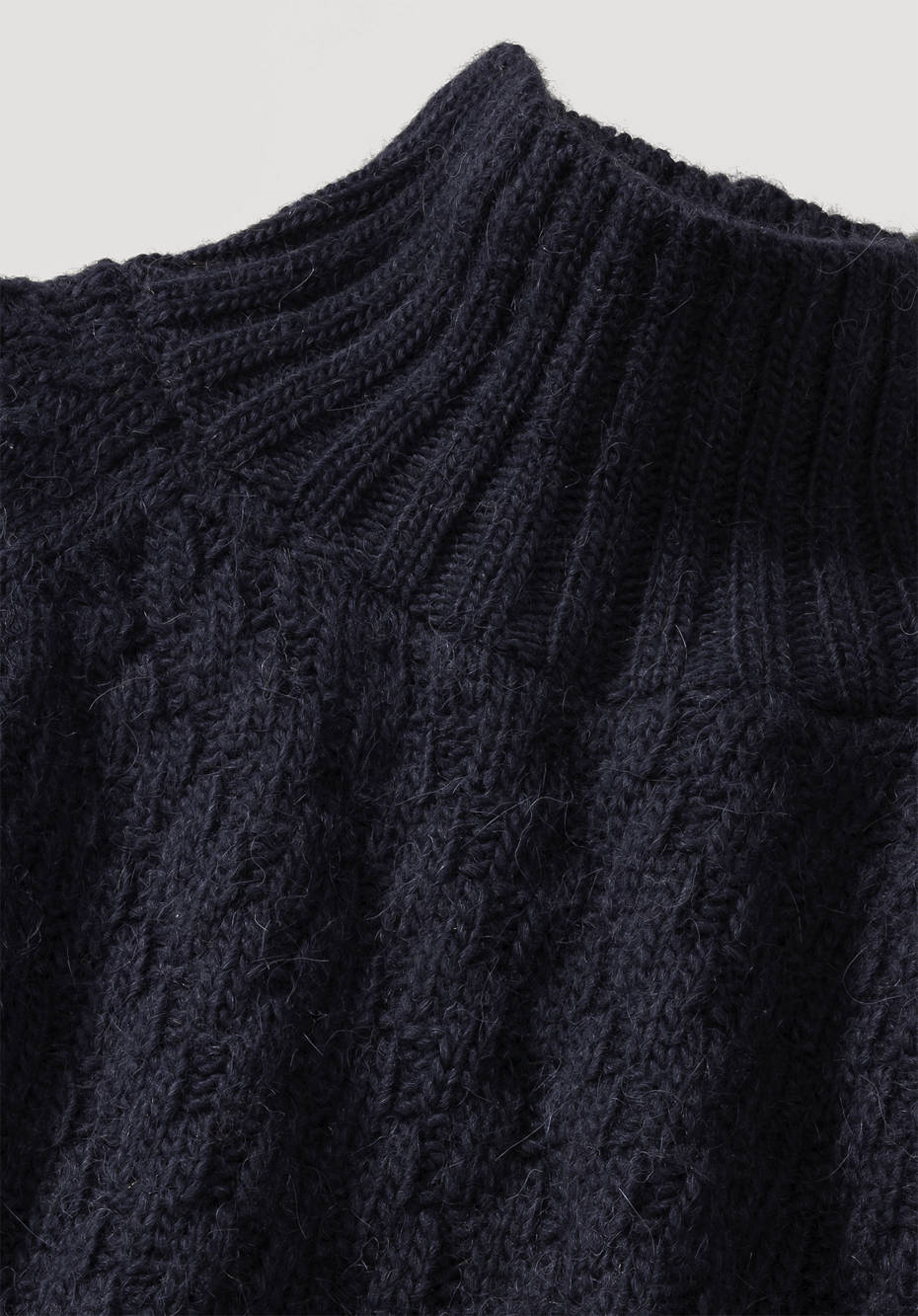 Structured sweater made of alpaca and new wool