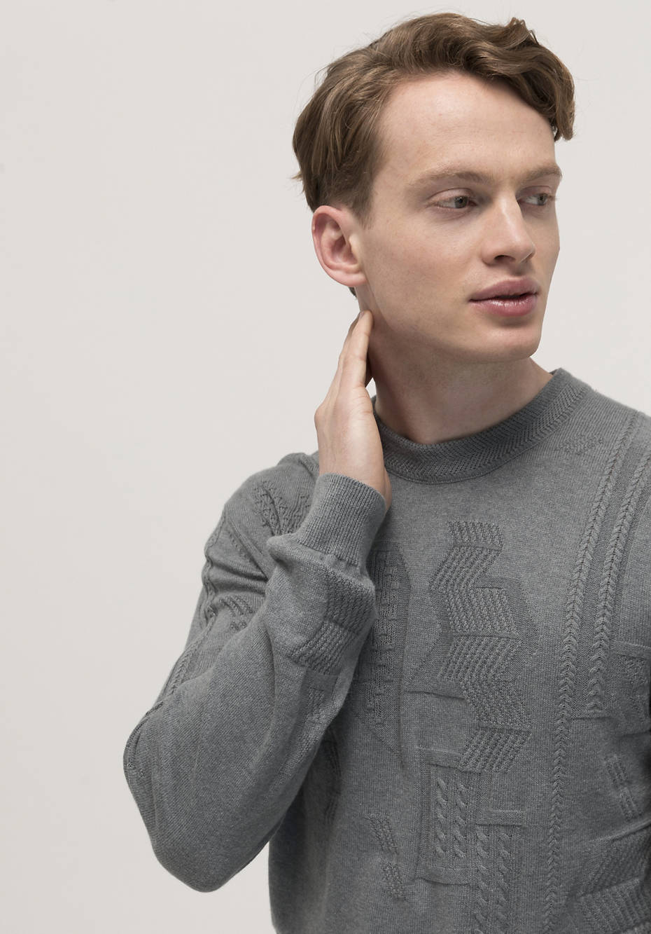 Textured sweater made of mineral-dyed organic cotton with cashmere