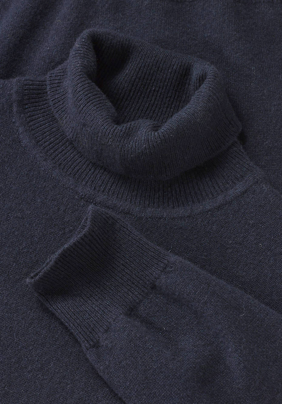 Turtleneck sweater made of virgin wool with cashmere