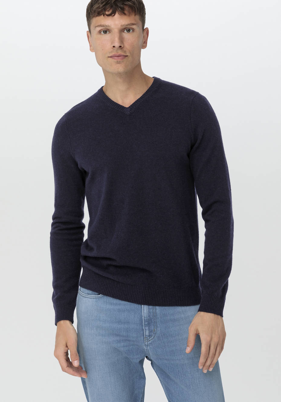 V-neck sweater made of virgin wool with cashmere
