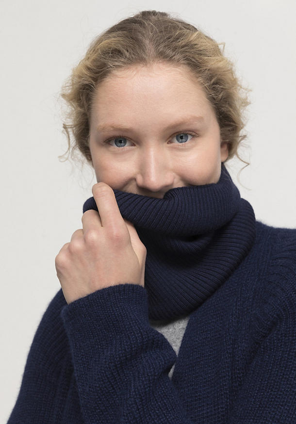 BetterRecycling loop scarf made of pure merino wool